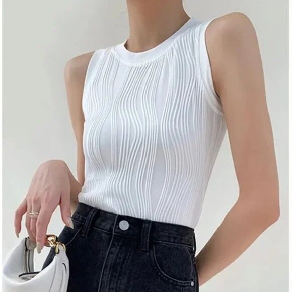 COMMENSE | Solid Wavy Textured Tank Top (SZ - XL) - Picture 1 of 4